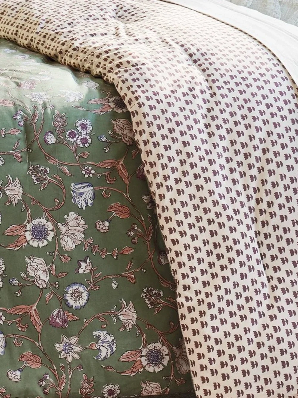 Threshold green comforter